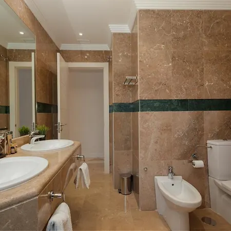Apartamento Penthouse With Sea Views In Nueva Andalucia Marbella