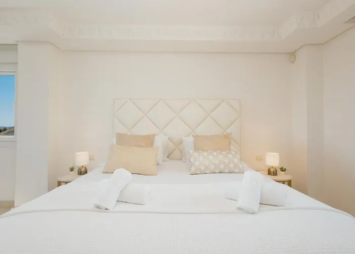 Penthouse With Sea Views In Nueva Andalucia 아파트 *