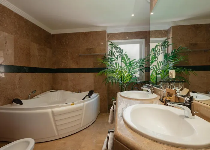 아파트 Penthouse With Sea Views In Nueva Andalucia *