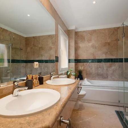 Penthouse With Sea Views In Nueva Andalucia Marbella