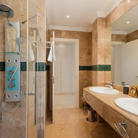 Penthouse With Sea Views In Nueva Andalucia ماربيا