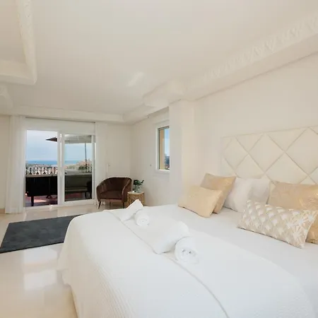 Penthouse With Sea Views In Nueva Andalucia