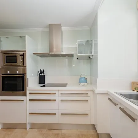 Penthouse With Sea Views In Nueva Andalucia *