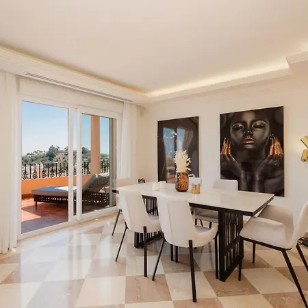 Penthouse With Sea Views In Nueva Andalucia *