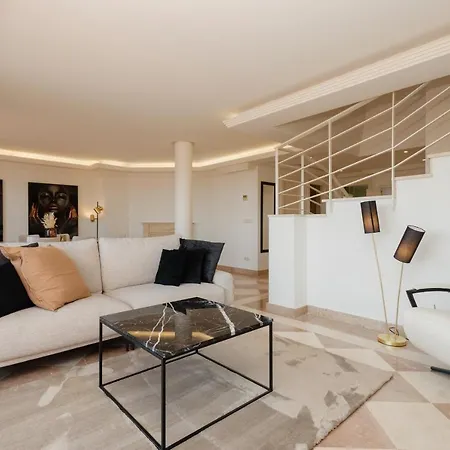 Penthouse With Sea Views In Nueva Andalucia شقة