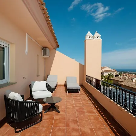 Apartment Penthouse With Sea Views In Nueva Andalucia *