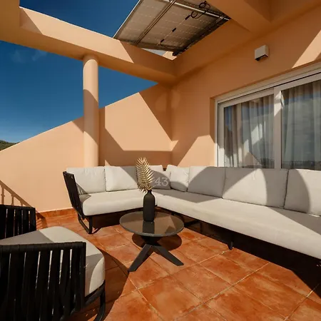 アパート Penthouse With Sea Views In Nueva Andalucia *