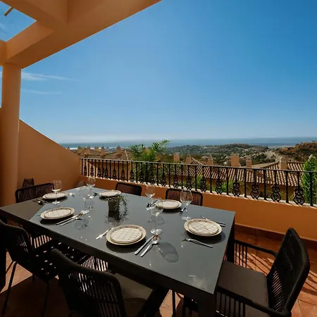 アパート Penthouse With Sea Views In Nueva Andalucia マルベーリャ