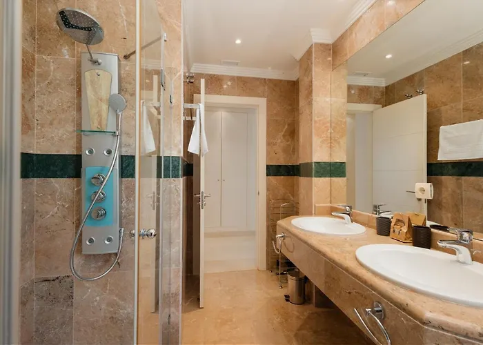 Penthouse With Sea Views In Nueva Andalucia マルベーリャ
