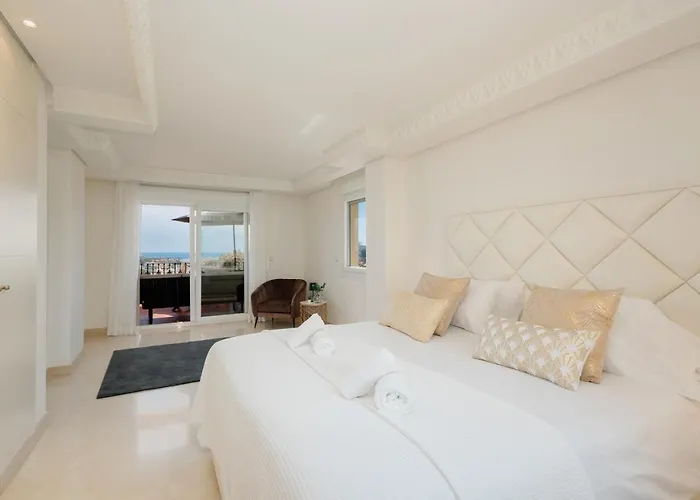 Penthouse With Sea Views In Nueva Andalucia