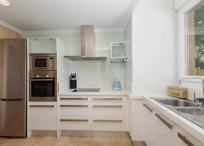 Penthouse With Sea Views In Nueva Andalucia *