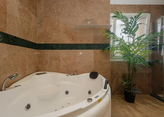 Penthouse With Sea Views In Nueva Andalucia *