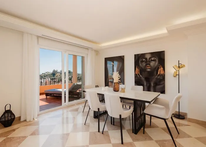 Penthouse With Sea Views In Nueva Andalucia *