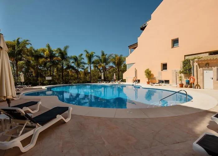 Penthouse With Sea Views In Nueva Andalucia *