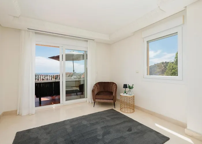 Penthouse With Sea Views In Nueva Andalucia