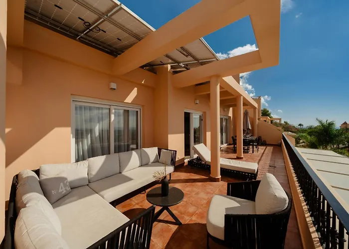 Penthouse With Sea Views In Nueva Andalucia Apartament