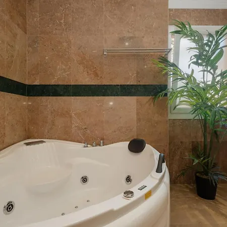 Penthouse With Sea Views In Nueva Andalucia *