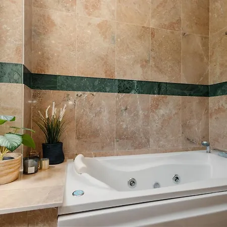 Penthouse With Sea Views In Nueva Andalucia Marbellac