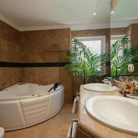Apartament Penthouse With Sea Views In Nueva Andalucia *