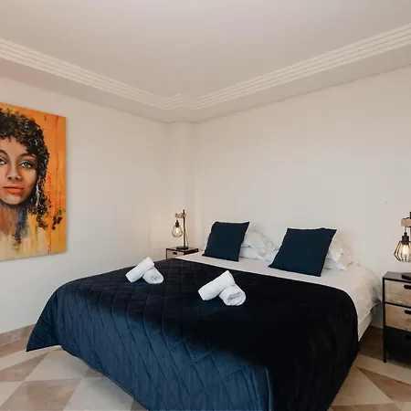 Penthouse With Sea Views In Nueva Andalucia Lejlighed