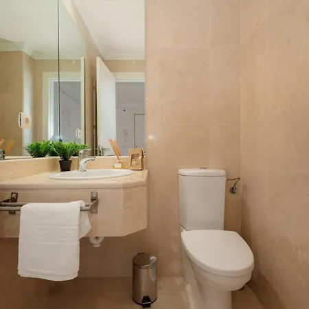 Penthouse With Sea Views In Nueva Andalucia Lejlighed