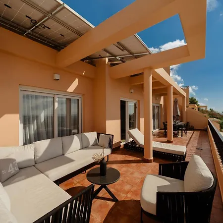 Penthouse With Sea Views In Nueva Andalucia Lejlighed